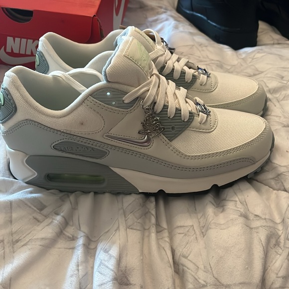 New Nike size 9 Woman’s Air Max - Picture 3 of 5